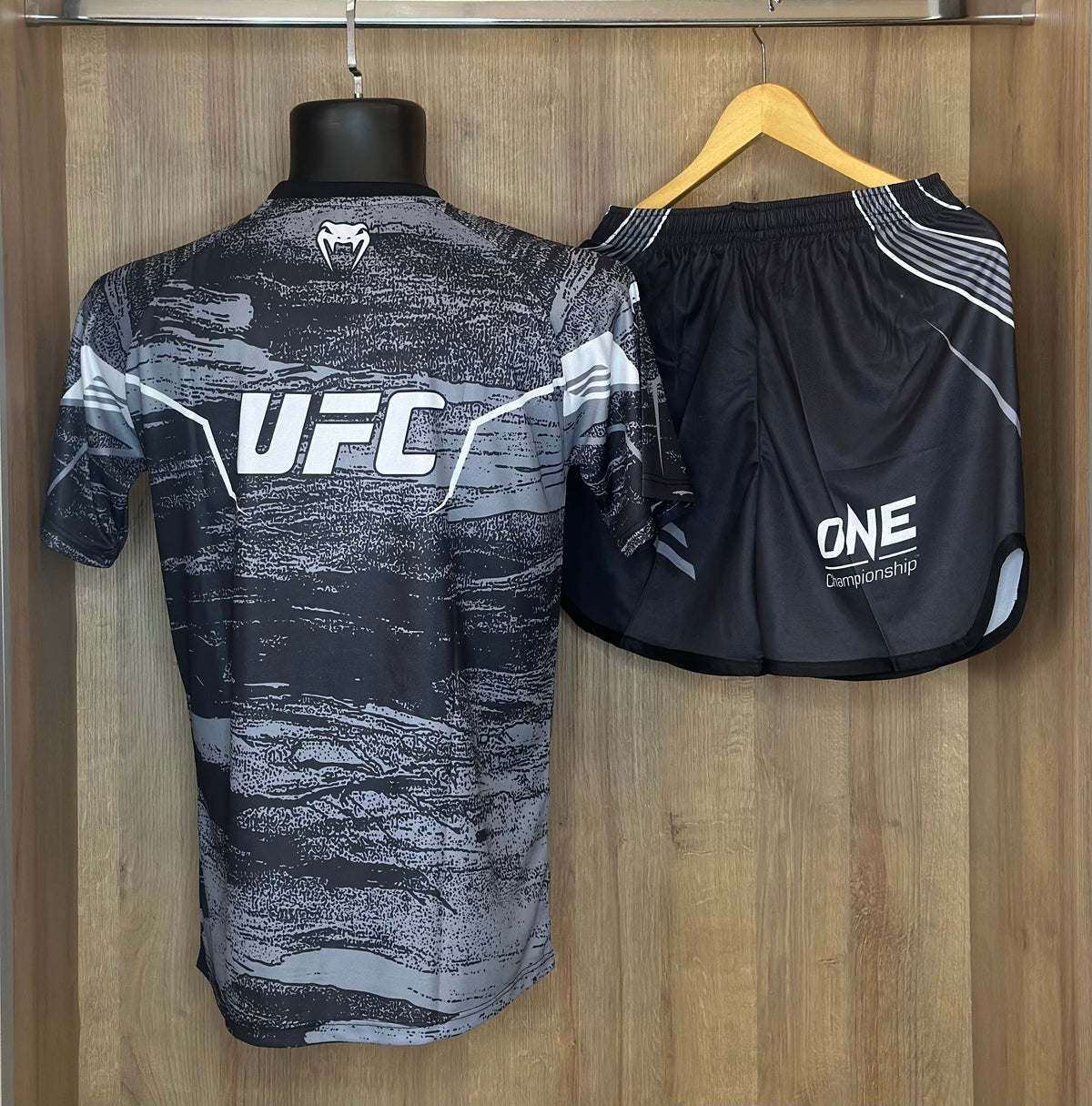 Ensemble Venum x ONE Championship (Maillot + Short) - Gris/Noir