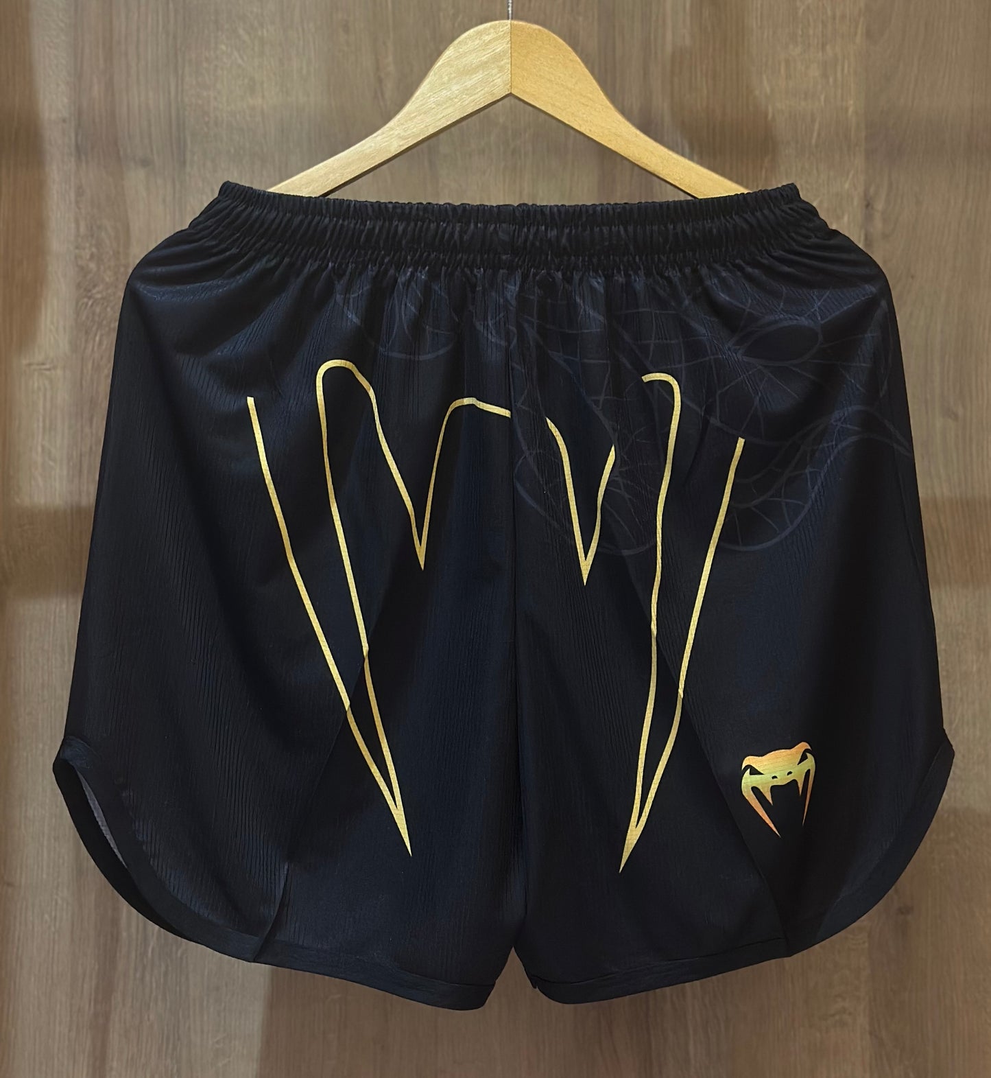 Atlas Kick – Venum Black & Gold Set